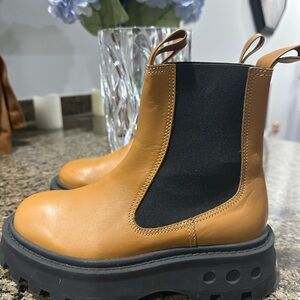 Simon Miller Black Sole Detail